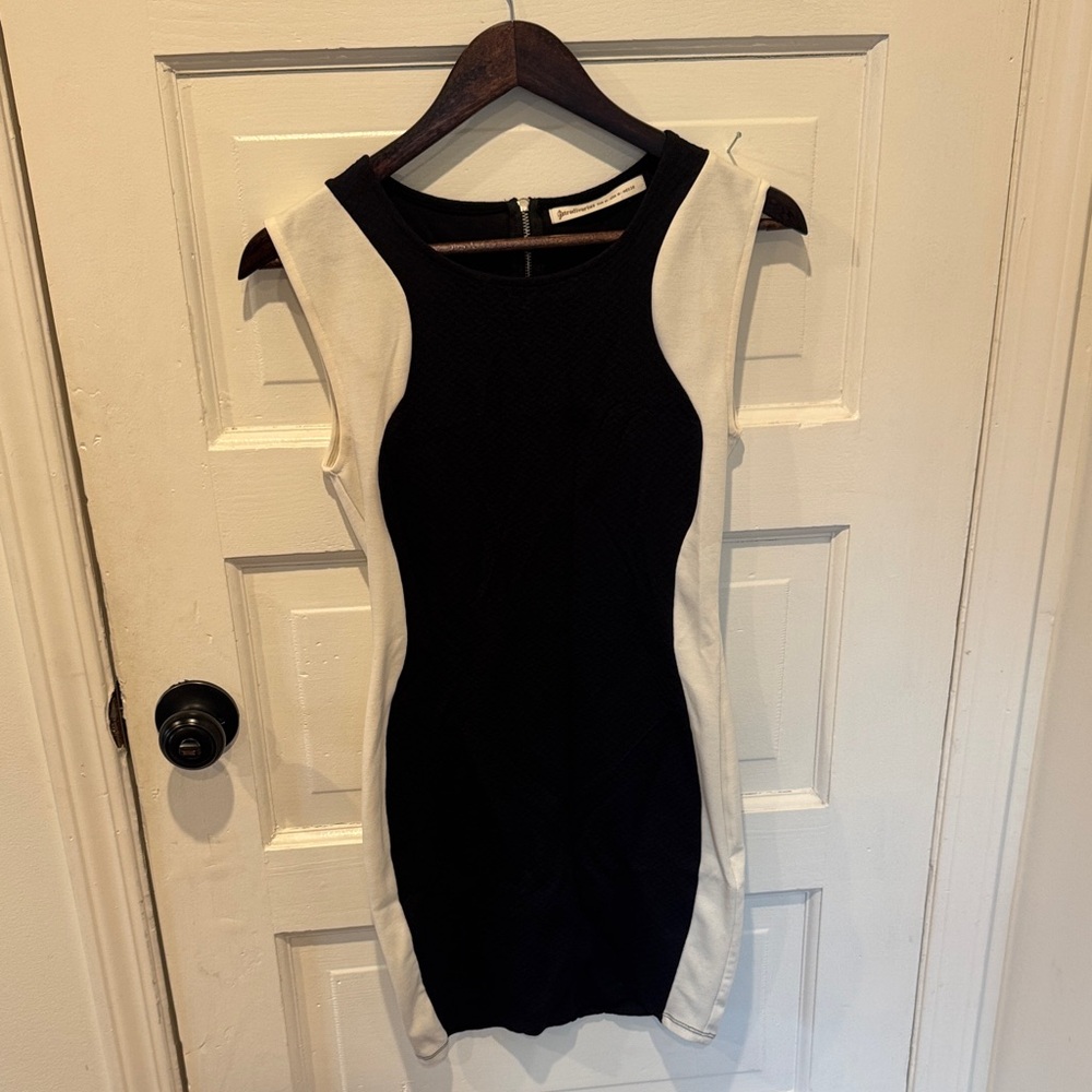 Black and White BodyCon Sleeveless Dress